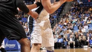  艾顿防守统治内线，开拓者击败火箭结束连败