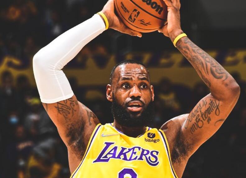  詹姆斯里程碑之夜准三双，湖人逆转独行侠紧追前八