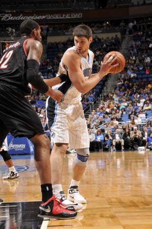  艾顿防守统治内线，开拓者击败火箭结束连败